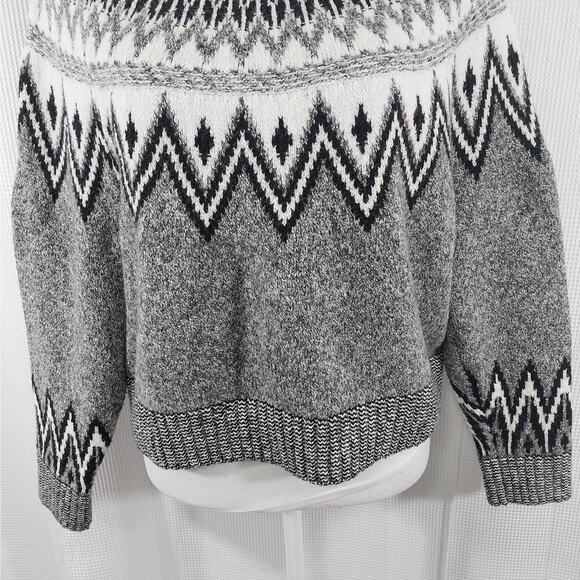 OLD NAVY! BLACK, GRAY & WHITE CLASSIC SNOWFLAKE SWISS SKI SWEATER! SZ M - Picture 4 of 8
